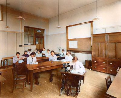 A Sewing class at North Kelvinside Public School, Glasgow 1916
