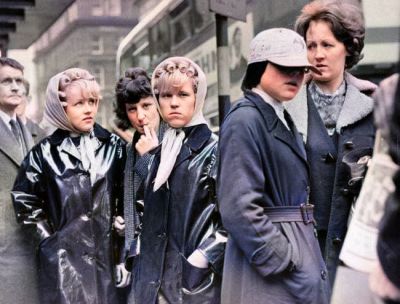 Beatles fans outside the Renfield Street Odeon, on April 30, 1964
