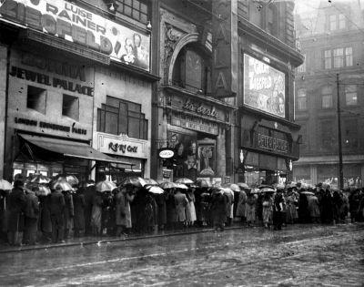 Crowds queing outside The La Scala Cinema showing The Great Ziegfield Glasgow 1934

