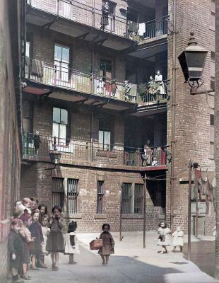 Fantastic Colourised Photo The Back Court Of A City Tenement Block King Street Glasgow 1916
