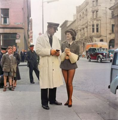 Fay Lenore, British Actress, stops the traffic outside the Alhambra Theatre in Glasgow 1957
