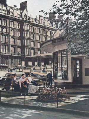 Glasgow Municipal Information Bureau, St. Enoch Square, Glasgow 1961
