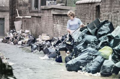 Glasgow rubbish strike. Nine weeks of rubbish piling up after a strike by the dustcart drivers. 17th March 1975
