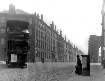 Looking east along London Street towards Monteith Row and the McLennan Arch, 1916
