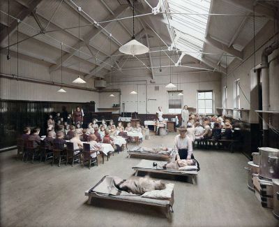 School Dinners at Dalmarnock Public School in Albany Street Glasgow 1916
