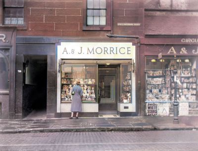 Window Shopping on Pollokshaws Road, Glasgow 1935.
